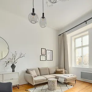 https://renovated-flat-in-old-town-square-by-prague-days.praguehotelsweb.com